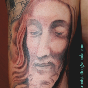 tatuaje realista Cristo