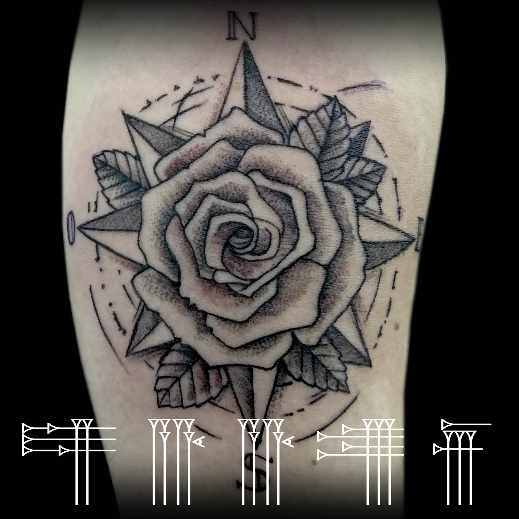 Tatuaje de la rosa de los vientos