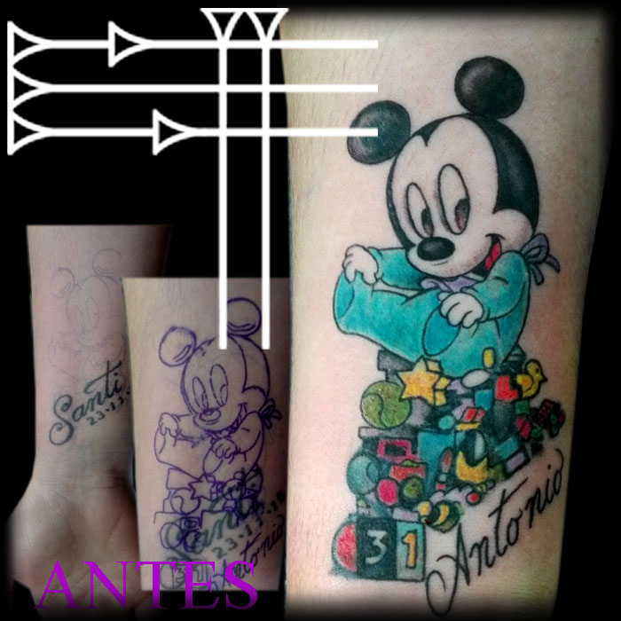 Tapado de tatuaje de nombre con Mickey Mouse – ROOTS TATTOO GRANADA